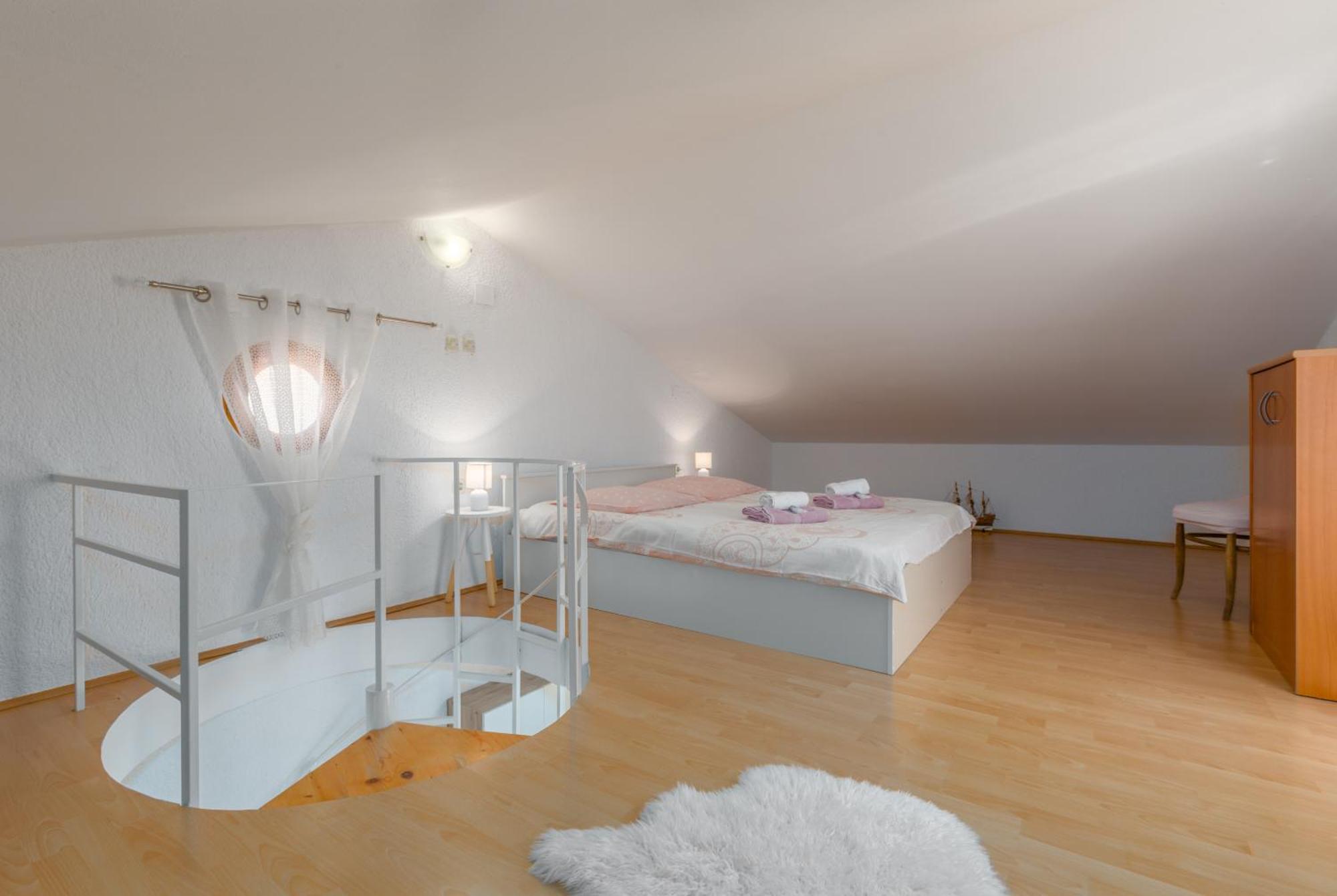 Apartment Leni Near Beach Пореч Экстерьер фото